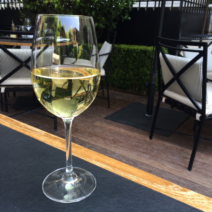 shangri_la_terrasse_vin_blanc